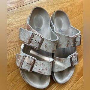 Birkenstock Arizona rose Gold/Copper Metallic Distressed Size 6
